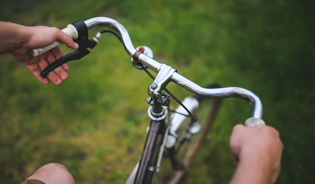 Bike handle bars that are bend back so the person holding them has bend wrists.